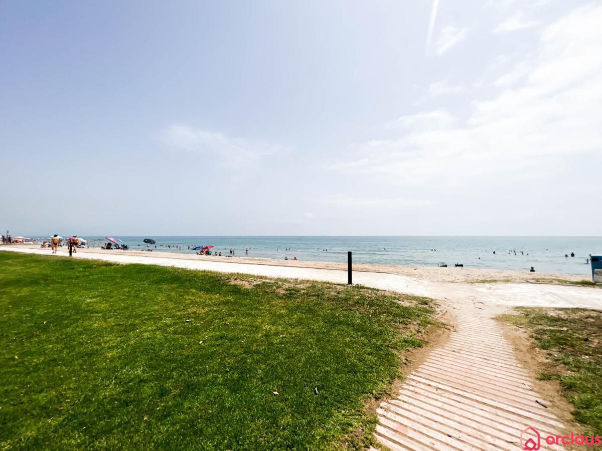 Modern Apartment In Front Of The Mediterranean Oropesa del Mar Esterno foto
