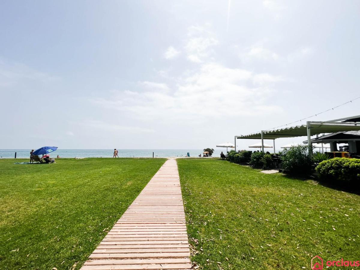 Modern Apartment In Front Of The Mediterranean Oropesa del Mar Esterno foto
